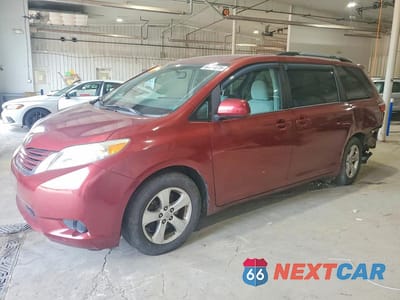 2017 TOYOTA SIENNA LE 5TDKZ3DC7HS776722 - główne zdjęcie licytacji z USA - miniatura