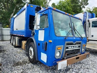 Czwarte zdjęcie samochodu z boku: 2012 MACK LEU600 REFUSE TRUCK VIN:1M2AU02C3CM006075 - miniatura