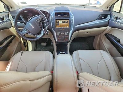 Zdjęcie 8 z 13 samochodu: 2017 LINCOLN MKC PREMIERE VIN:5LMCJ1C92HUL54397 - miniatura