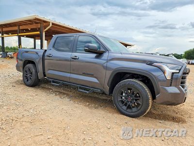 Czwarte zdjęcie samochodu z boku: 2026 TOYOTA TUNDRA SR5 VIN:5TFLA5DB7TX412589 - miniatura