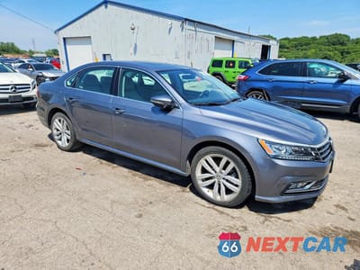 Czwarte zdjęcie samochodu z boku: 2018 VOLKSWAGEN PASSAT SE VIN:1VWBA7A33JC049617 - miniatura