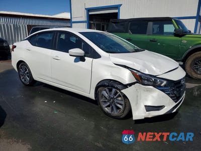 Czwarte zdjęcie samochodu z boku: 2025 NISSAN VERSA SV VIN:3N1CN8EV8SL840344 - miniatura