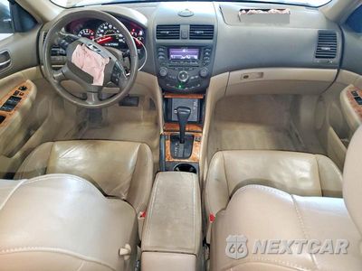 Zdjęcie 8 z 12 samochodu: 2003 HONDA ACCORD EX VIN:1HGCM56683A030938 - miniatura