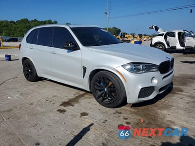 Czwarte zdjęcie samochodu z boku: 2017 BMW X5 XDR40E VIN:5UXKT0C38H0V97947 - miniatura