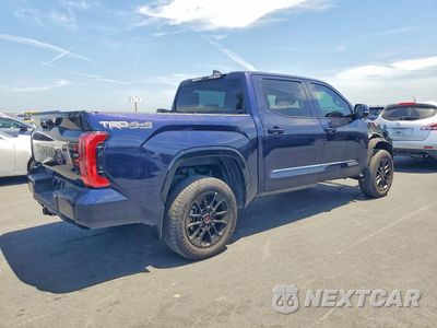 Trzecie zdjęcie samochodu z tyłu: 2025 TOYOTA TUNDRA PLATINUM VIN:5TFWA5DBXSX333817 - miniatura