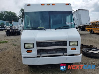 Piąte zdjęcie samochodu w środku: 2000 FORD E350 DELIVERY TRUCK VIN:1FCJE39L4YHA52569 - miniatura