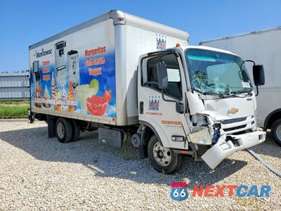 Czwarte zdjęcie samochodu z boku: 2020 CHEVROLET 4500HD BOX TRUCK VIN:JALCDW167L7012342 - miniatura