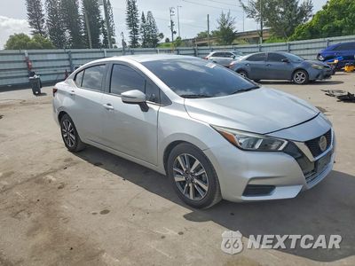 Czwarte zdjęcie samochodu z boku: 2020 NISSAN VERSA SV VIN:3N1CN8EV9LL808178 - miniatura