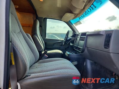 Zdjęcie 11 z 12 samochodu: 2003 CHEVROLET EXPRESS G3500 DELIVERY TRUCK VIN:1GBHG31U631181917 - miniatura