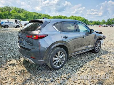 Trzecie zdjęcie samochodu z tyłu: 2025 MAZDA CX-5 SIGNATURE VIN:JM3KFBXY0S0542174 - miniatura