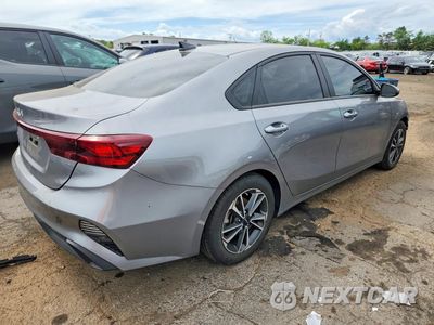 Trzecie zdjęcie samochodu z tyłu: 2024 KIA FORTE LXS VIN:3KPF24AD8RE734662 - miniatura