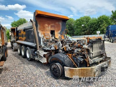 Czwarte zdjęcie samochodu z boku: 2019 INTERNATIONAL HX620 DUMP TRUCK VIN:3HTDTAPTXKN080435 - miniatura