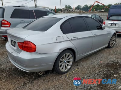 Trzecie zdjęcie samochodu z tyłu: 2011 BMW 328 I SULEV VIN:WBAPH5C58BA446340 - miniatura