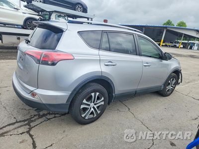 Trzecie zdjęcie samochodu z tyłu: 2018 TOYOTA RAV4 LE VIN:JTMZFREV6JJ166789 - miniatura