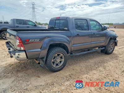 Trzecie zdjęcie samochodu z tyłu: 2013 TOYOTA TACOMA DOUBLE CAB VIN:5TFLU4EN0DX073833 - miniatura