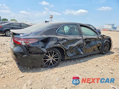 Trzecie zdjęcie samochodu z tyłu: 2023 TOYOTA CAMRY HYBRID SE VIN:4T1G31AK7PU606244 - miniatura