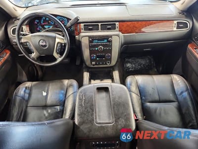 Zdjęcie 8 z 14 samochodu: 2010 GMC YUKON XL K1500 SLT VIN:1GKUKKE32AR259441 - miniatura