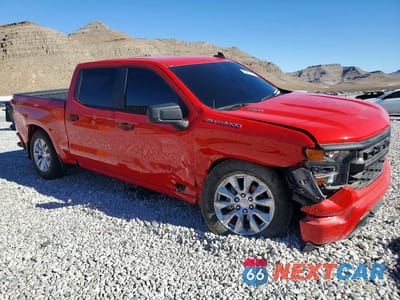 Czwarte zdjęcie samochodu z boku: 2025 CHEVROLET SILVERADO K1500 CUSTOM VIN:1GCPKBEK3SZ236770 - miniatura