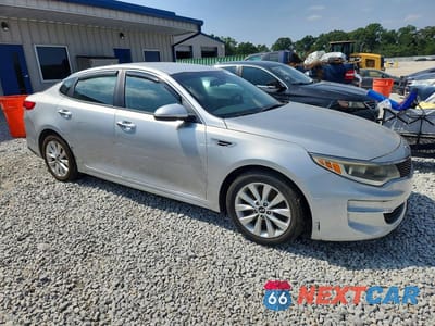 Czwarte zdjęcie samochodu z boku: 2017 KIA OPTIMA LX VIN:5XXGT4L38HG121811 - miniatura