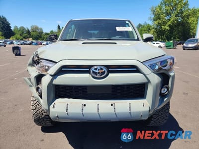 Piąte zdjęcie samochodu w środku: 2023 TOYOTA 4RUNNER TRD OFF-ROAD PREMIUM VIN:JTERU5JR8P6197332 - miniatura