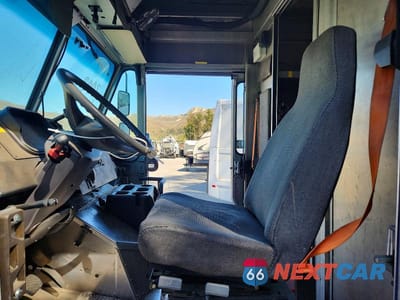Zdjęcie 7 z 13 samochodu: 2020 FREIGHTLINER CHASSIS M VIN:4UZAC2EA2LCLZ7007 - miniatura