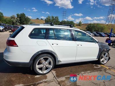 Trzecie zdjęcie samochodu z tyłu: 2017 VOLKSWAGEN GOLF ALLTRACK S/SE VIN:3VWM17AUXHM540857 - miniatura