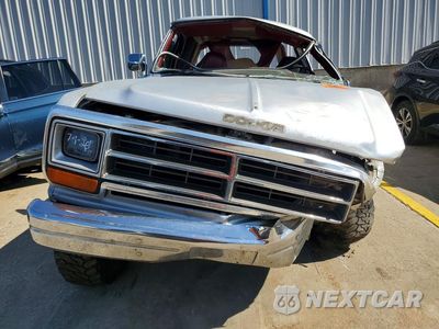 Piąte zdjęcie samochodu w środku: 1988 DODGE RAMCHARGER AW-100 VIN:3B4GW02Y2JM841992 - miniatura