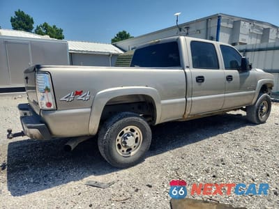 Trzecie zdjęcie samochodu z tyłu: 2002 CHEVROLET SILVERADO K2500 HEAVY DUTY VIN:1GCHK23112F104011 - miniatura