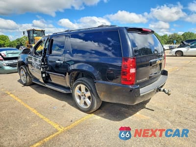 Drugie zdjęcie samochodu z przodu: 2010 CHEVROLET SUBURBAN C1500 LTZ VIN:1GNUCKE02AR173357 - miniatura