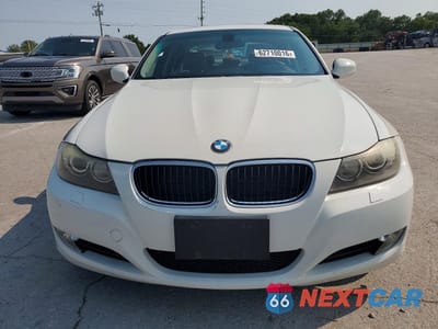 Piąte zdjęcie samochodu w środku: 2011 BMW 328 XI VIN:WBAPK7C57BA821602 - miniatura