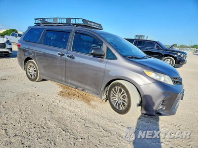 Czwarte zdjęcie samochodu z boku: 2018 TOYOTA SIENNA XLE PREMIUM 8-PASSENGER VIN:5TDYZ3DC5JS914578 - miniatura