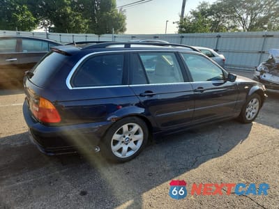 Trzecie zdjęcie samochodu z tyłu: 2003 BMW 325 XIT VIN:WBAEP33453PF02953 - miniatura