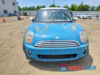 Piąte zdjęcie samochodu w środku: 2010 MINI COOPER VIN:WMWMF3C51ATZ22704 - miniatura