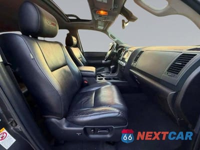 Piąte zdjęcie samochodu w środku: 2021 TOYOTA SEQUOIA TRD PRO VIN:5TDEY5B10MS182254 - miniatura
