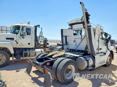 Czwarte zdjęcie samochodu z boku: 2022 VOLVO VNL SEMI TRUCK VIN:4V4N39THXNN298347 - miniatura