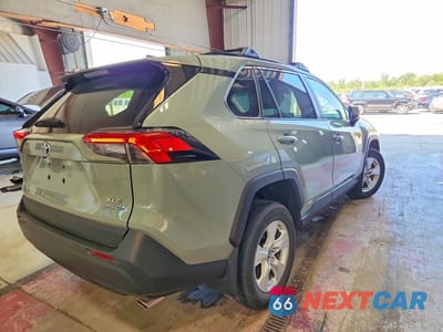 Trzecie zdjęcie samochodu z tyłu: 2020 TOYOTA RAV4 HYBRID XLE VIN:2T3RWRFV2LW073657 - miniatura