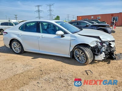 Czwarte zdjęcie samochodu z boku: 2020 TOYOTA CAMRY XLE VIN:4T1F31AK8LU529065 - miniatura