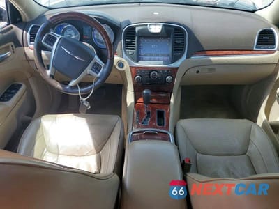 Zdjęcie 8 z 13 samochodu: 2011 CHRYSLER 300C VIN:2C3CA6CTXBH530160 - miniatura