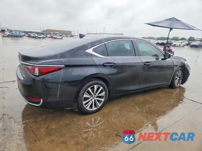 Trzecie zdjęcie samochodu z tyłu: 2021 LEXUS ES 250 BASE VIN:58AD11D11MU001300 - miniatura