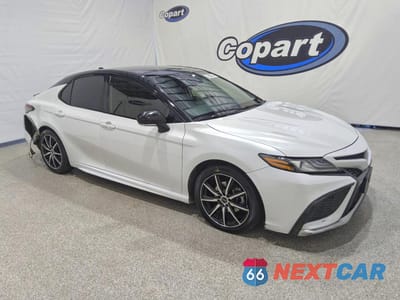 Czwarte zdjęcie samochodu z boku: 2023 TOYOTA CAMRY XSE VIN:4T1K61AK0PU096532 - miniatura