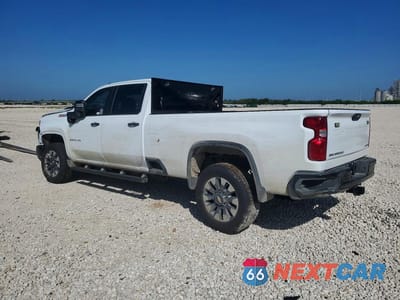 Drugie zdjęcie samochodu z przodu: 2026 CHEVROLET SILVERADO K2500 CUSTOM VIN:1GC1KMEY5TF248556 - miniatura