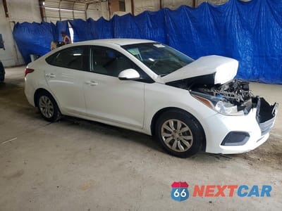 Czwarte zdjęcie samochodu z boku: 2018 HYUNDAI ACCENT SE VIN:3KPC24A34JE010594 - miniatura