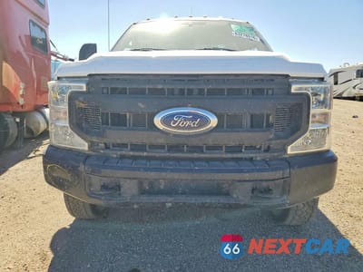 Piąte zdjęcie samochodu w środku: 2022 FORD F350 SD 4WD 6.2L V8 STAKE BED VIN:1FD8W3H62NED17361 - miniatura