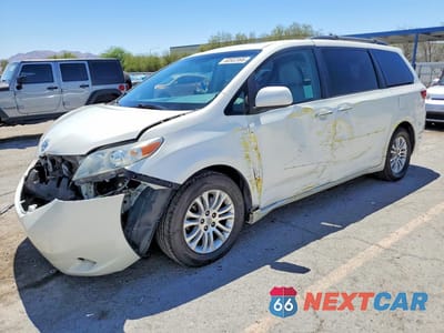 2017 TOYOTA SIENNA XLE 8-PASSENGER 5TDYZ3DC9HS898783 - główne zdjęcie licytacji z USA - miniatura