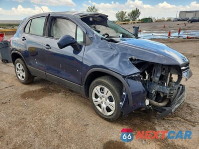 Czwarte zdjęcie samochodu z boku: 2018 CHEVROLET TRAX LS VIN:3GNCJKSBXJL290084 - miniatura