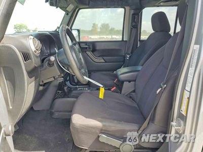 Zdjęcie 7 z 13 samochodu: 2013 JEEP WRANGLER UNLIMITED SPORT VIN:1C4BJWDG1DL647270 - miniatura