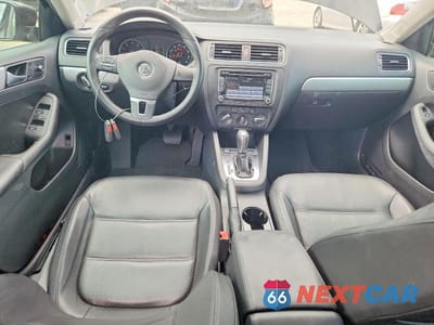 Zdjęcie 8 z 12 samochodu: 2014 VOLKSWAGEN JETTA VIN:3VWD07AJ8EM364220 - miniatura