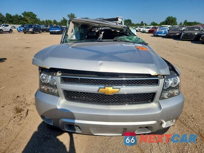 Piąte zdjęcie samochodu w środku: 2013 CHEVROLET SUBURBAN K1500 LT VIN:1GNSKJE74DR231846 - miniatura