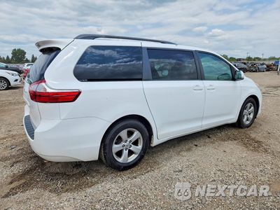 Trzecie zdjęcie samochodu z tyłu: 2015 TOYOTA SIENNA LE VIN:5TDKK3DC1FS535997 - miniatura