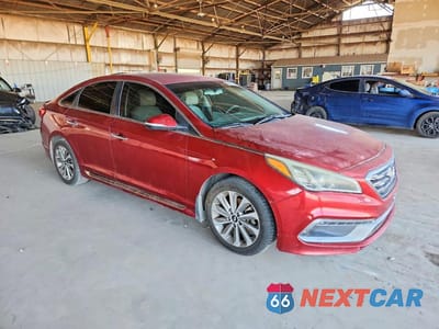 Czwarte zdjęcie samochodu z boku: 2016 HYUNDAI SONATA SPORT VIN:5NPE34AF1GH419821 - miniatura